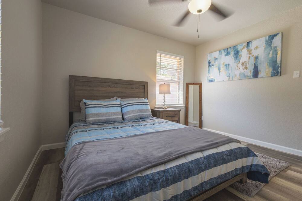 Photo of Bedroom in Lake Jackson