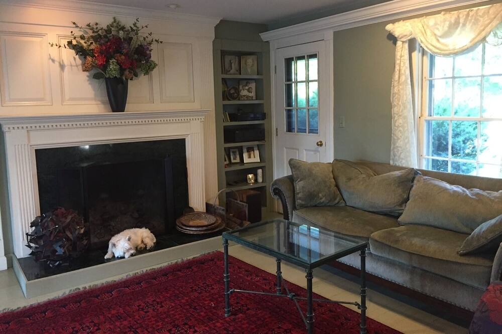 Photo of Livingroom in Weybridge