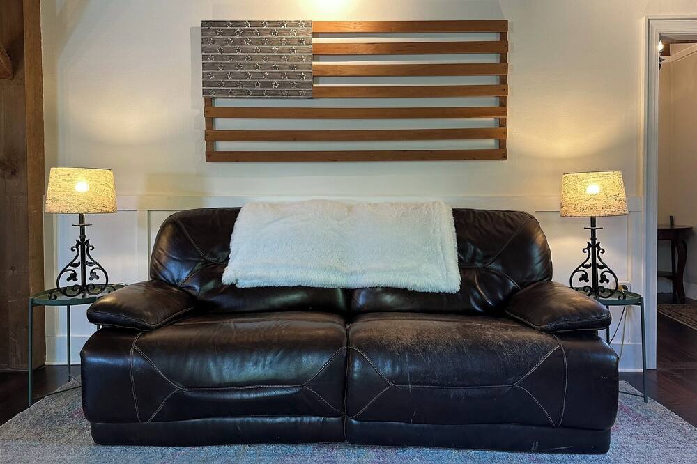 Photo of Livingroom in Bakerton