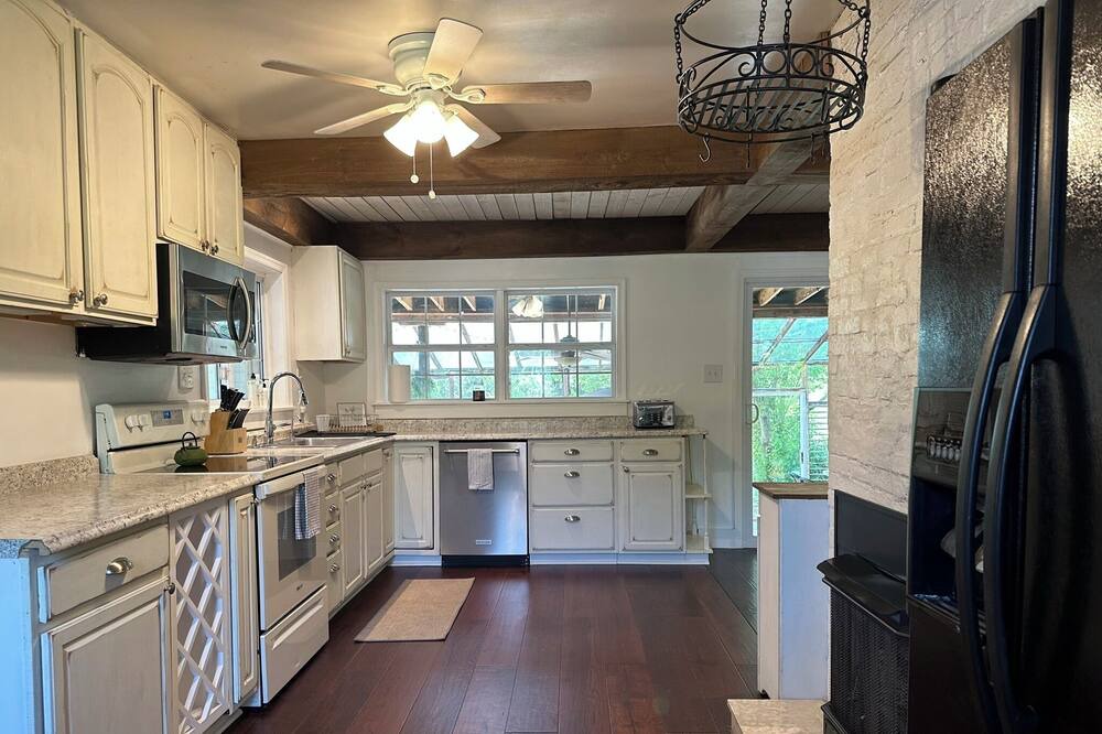 Photo of Kitchen in Bakerton