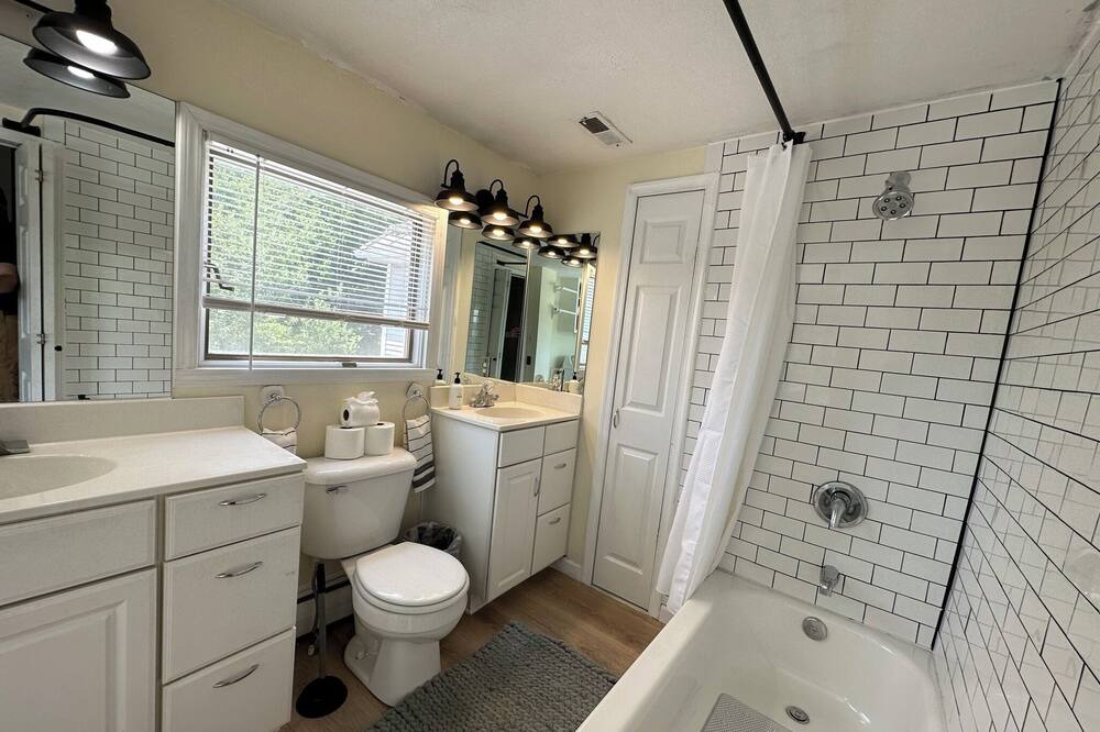 Photo of Bathroom in Bakerton