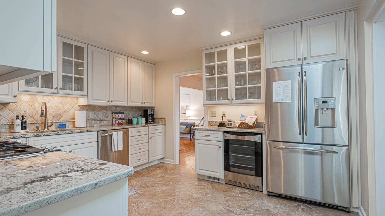 Photo of Kitchen in White Stone