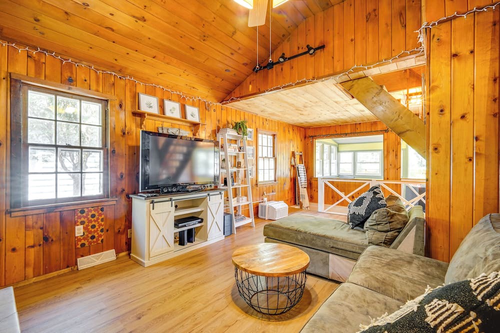 Photo of Livingroom in Lake Luzerne-Hadley