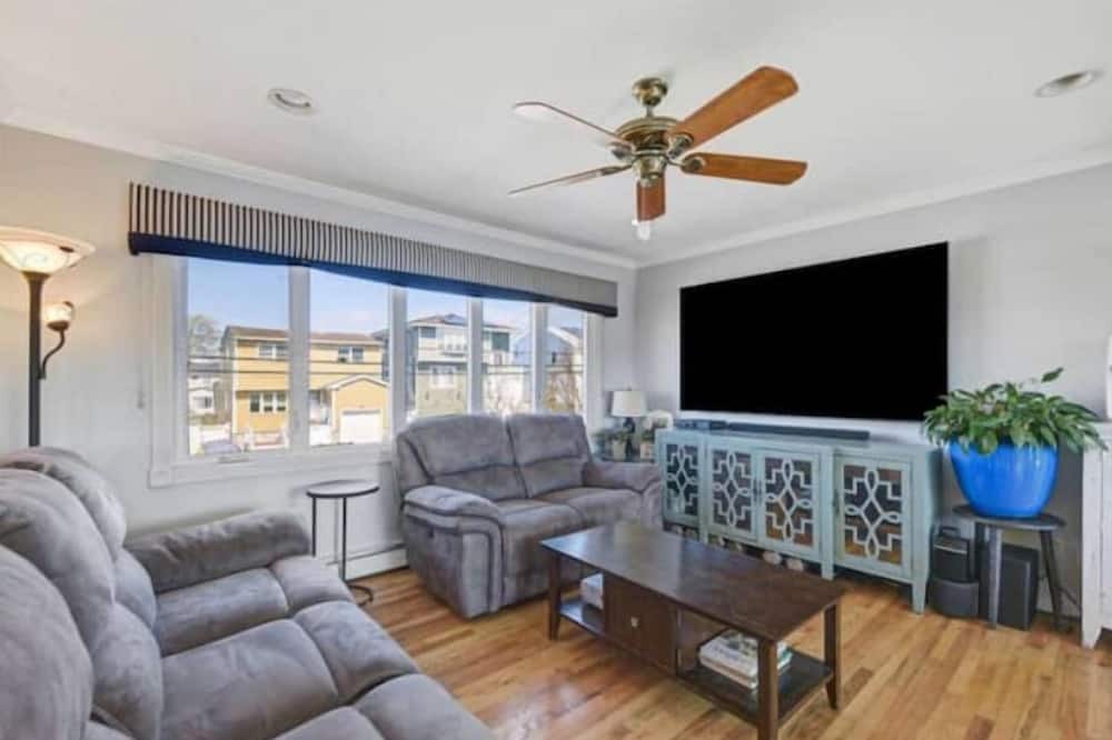 Photo of Livingroom in Massapequa