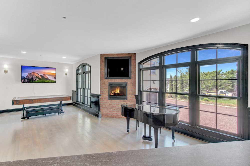 Photo of Livingroom in Oakdale