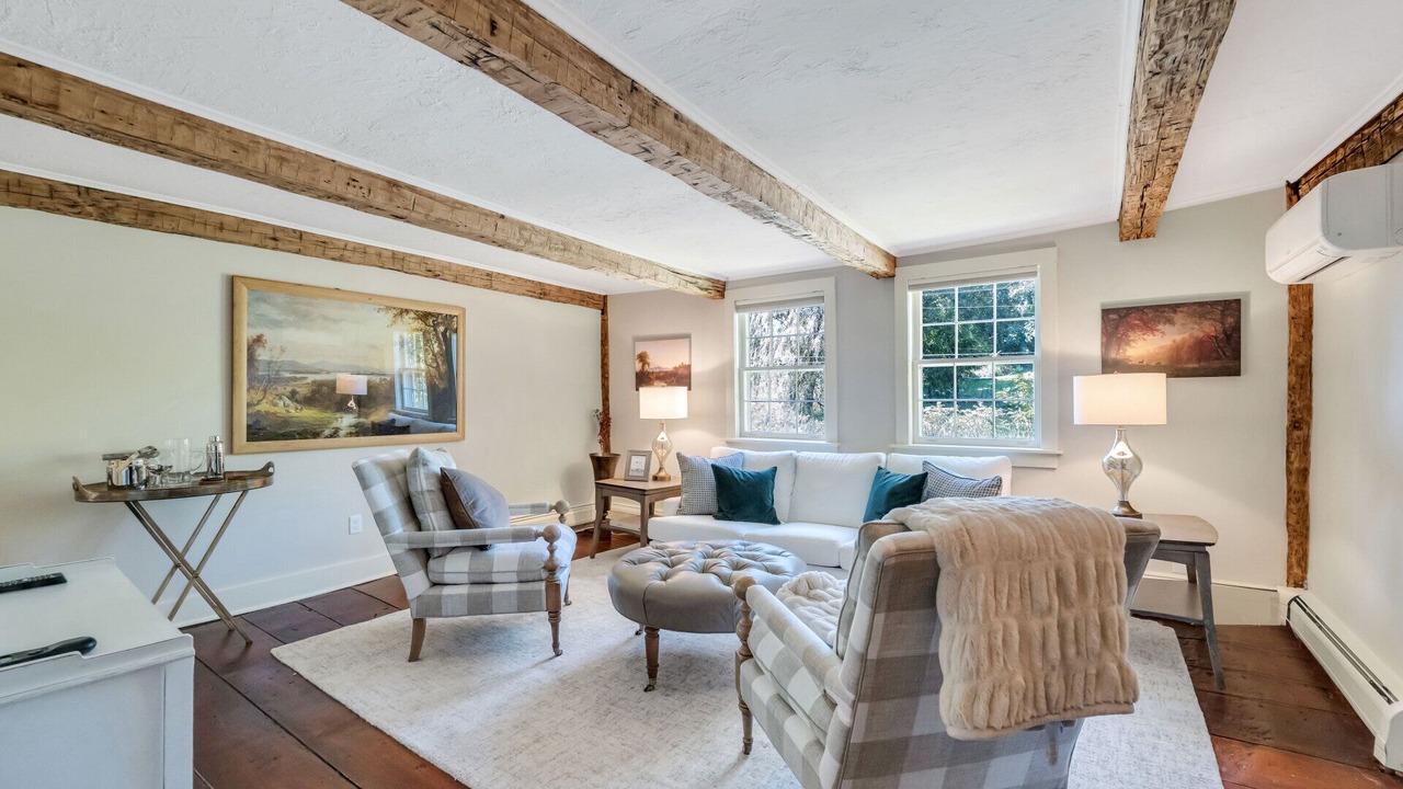 Photo of Livingroom in Staatsburg