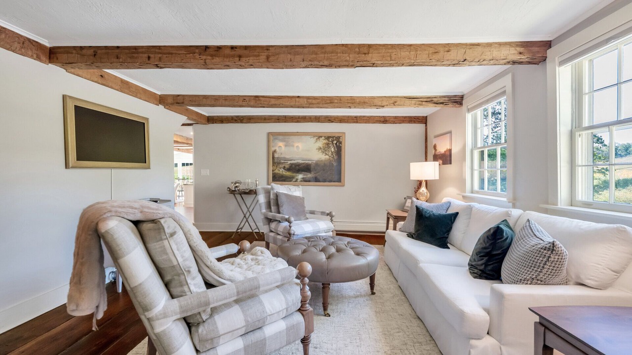Photo of Livingroom in Staatsburg