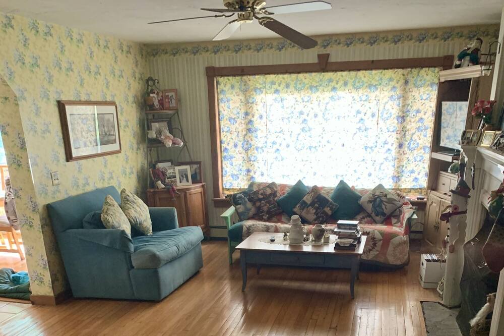 Photo of Livingroom in East Jewett