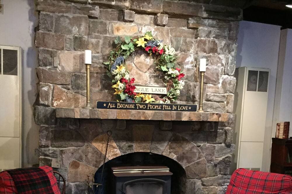 Photo of Livingroom in Ticonderoga