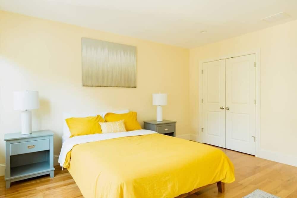 Photo of Bedroom in Oak Square
