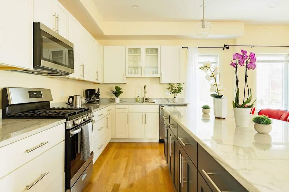 Photo of Kitchen in Oak Square