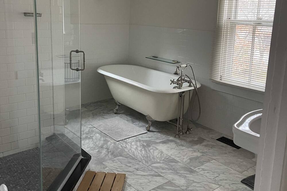 Photo of Bathroom in Palisades