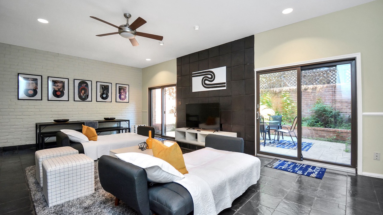 Photo of Livingroom in Greenway Plaza-Upper Kirby
