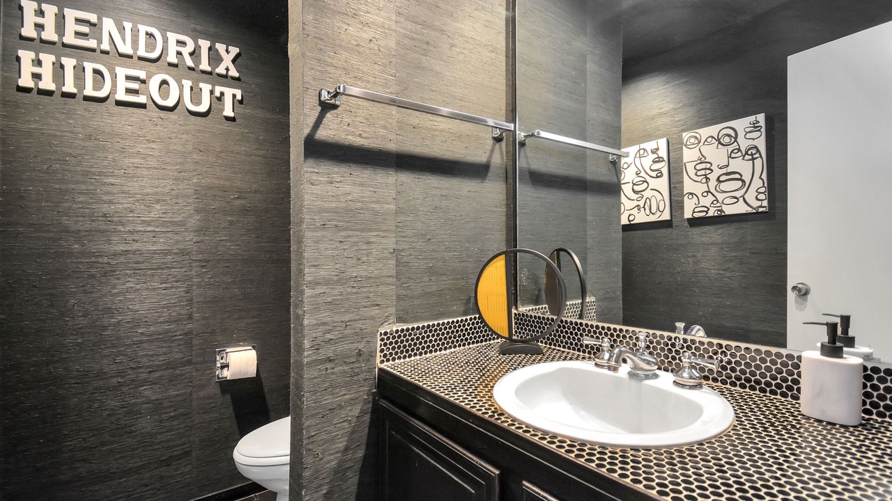 Photo of Bathroom in Greenway Plaza-Upper Kirby
