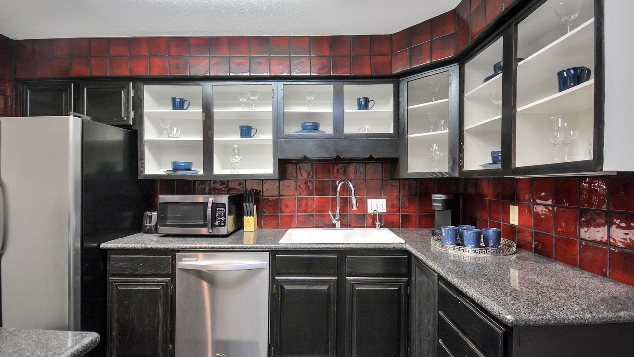 Photo of Kitchen in Greenway Plaza-Upper Kirby