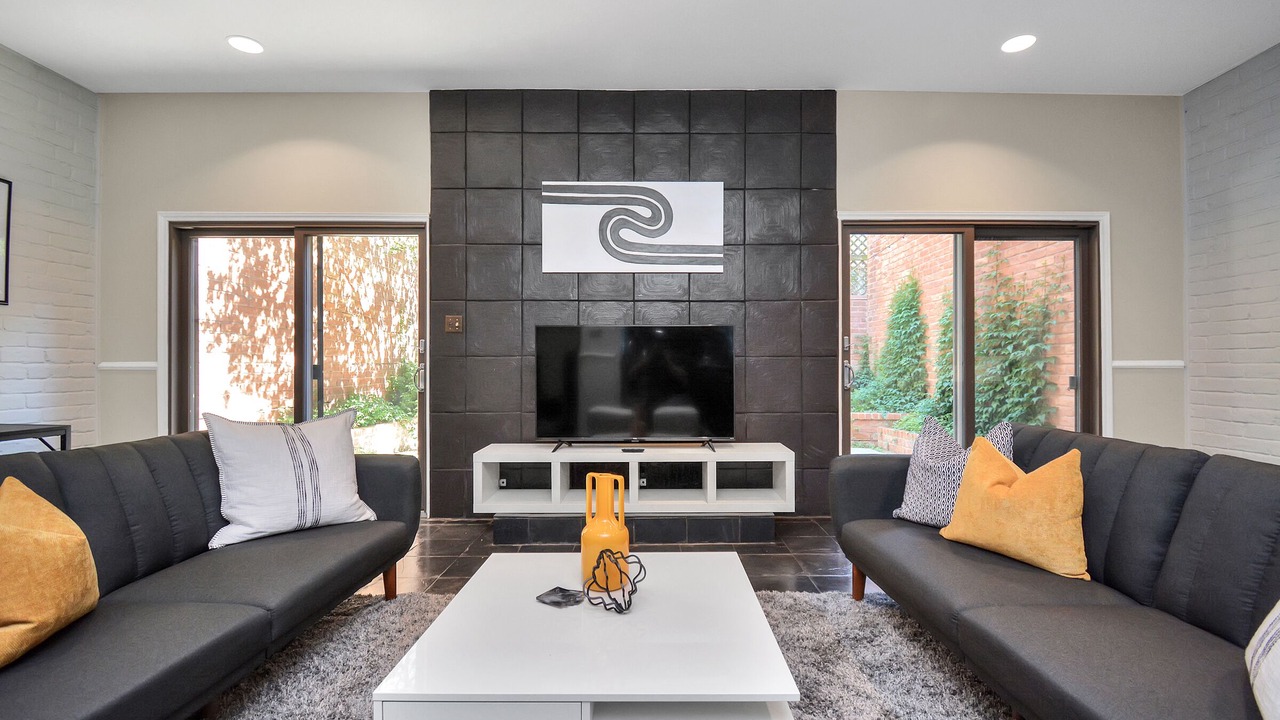Photo of Livingroom in Greenway Plaza-Upper Kirby