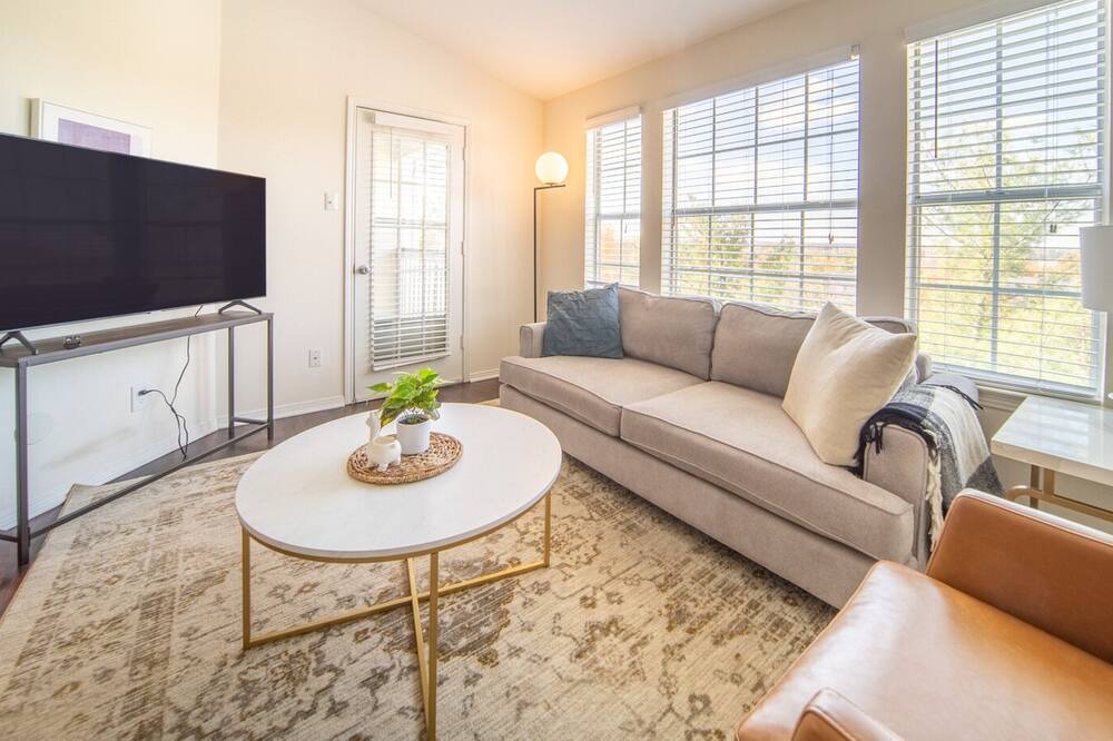 Photo of Livingroom in North Royalton