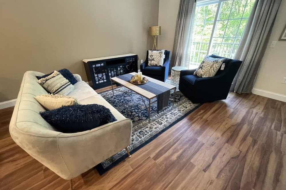Photo of Livingroom in Matawan