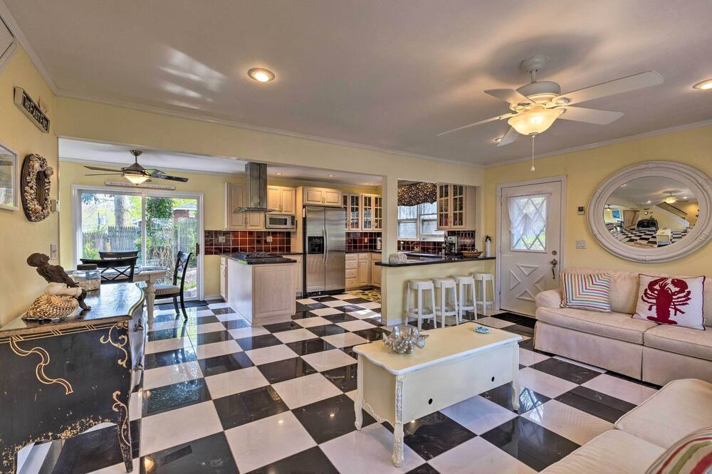 Photo of Livingroom in Wading River