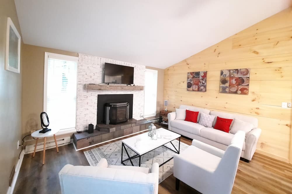 Photo of Livingroom in The Woods