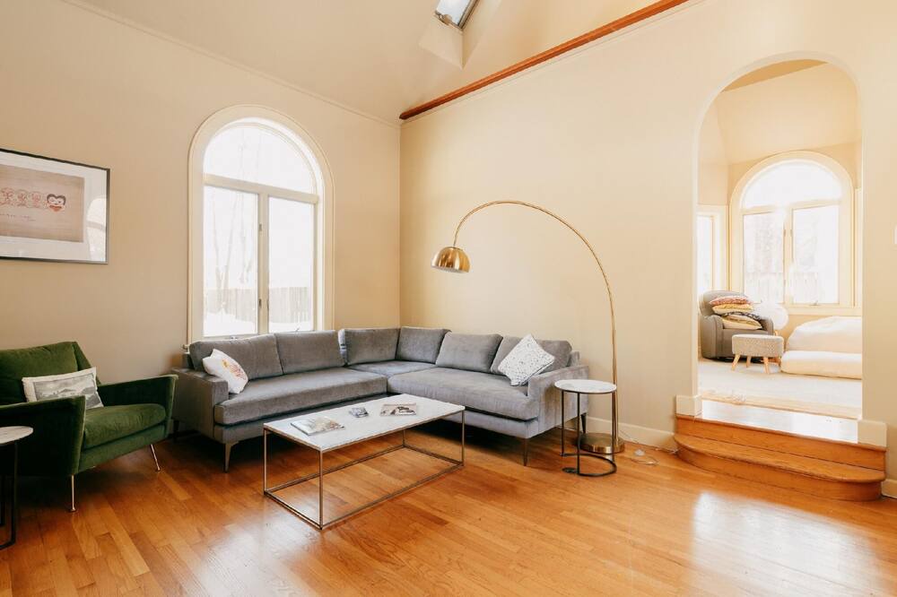 Photo of Livingroom in Phoenicia