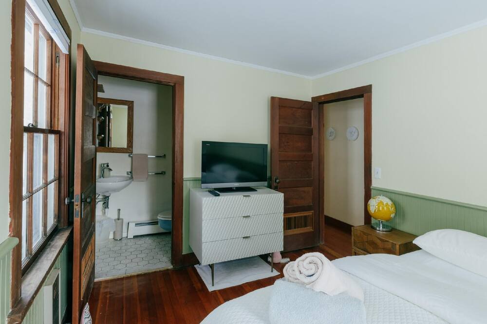Photo of Bedroom in Phoenicia