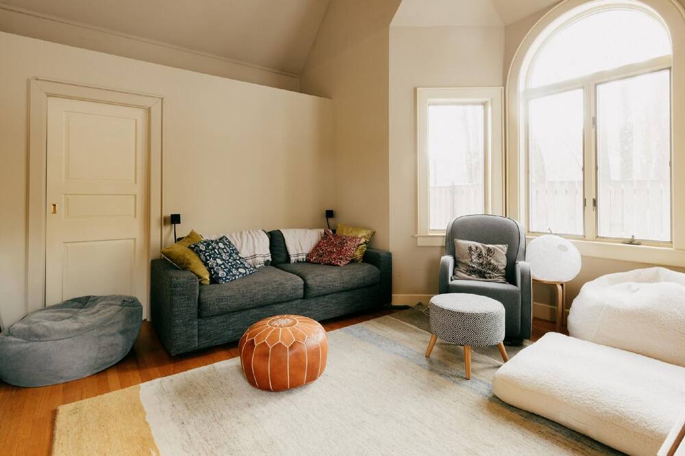 Photo of Livingroom in Phoenicia