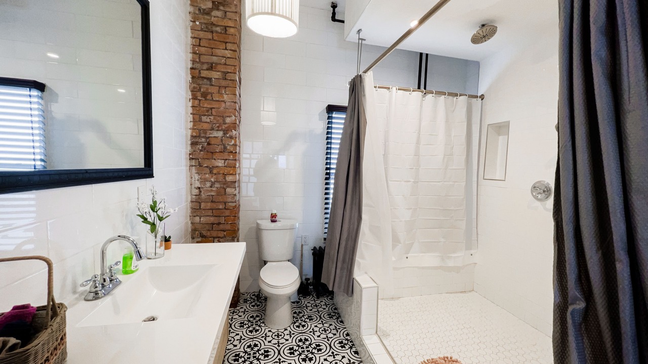 Photo of Bathroom in Niagara Falls