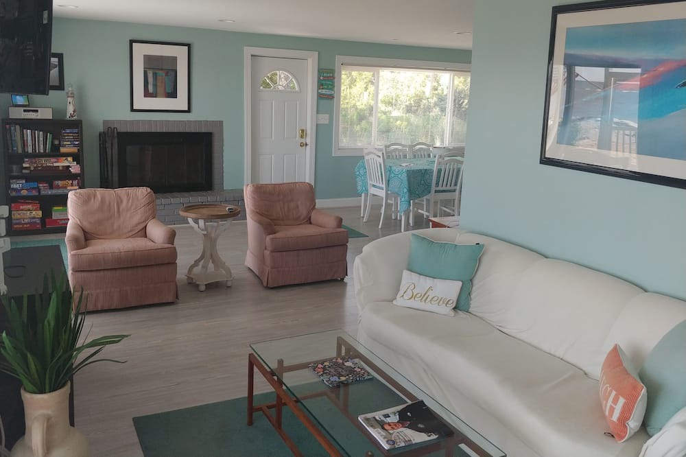 Photo of Livingroom in Point Lookout