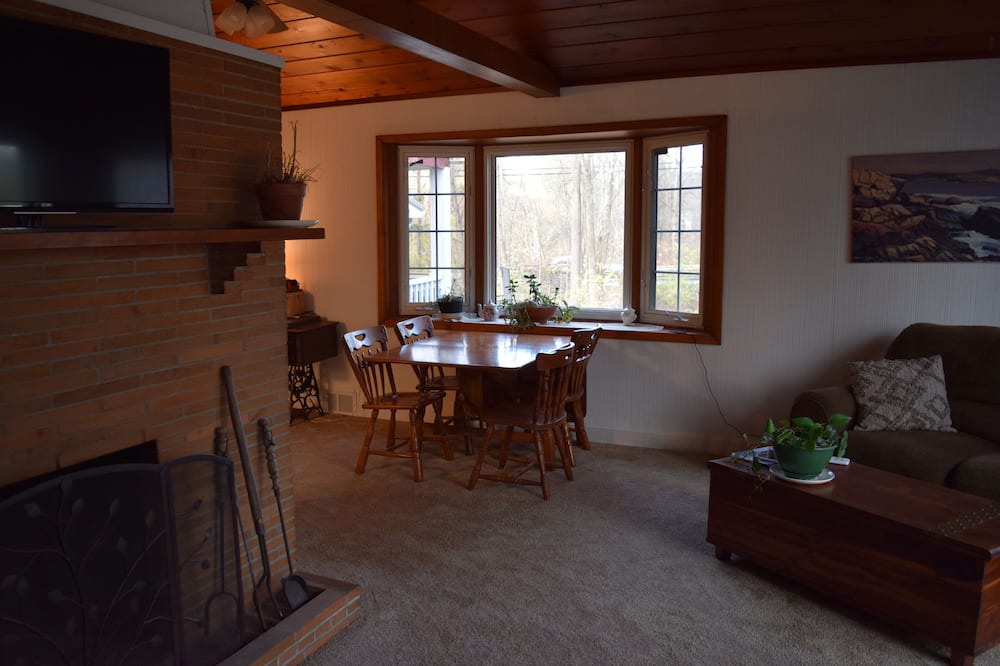 Photo of Livingroom in North Boston