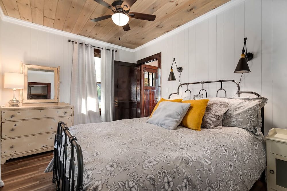 Photo of Bedroom in Gibsonia