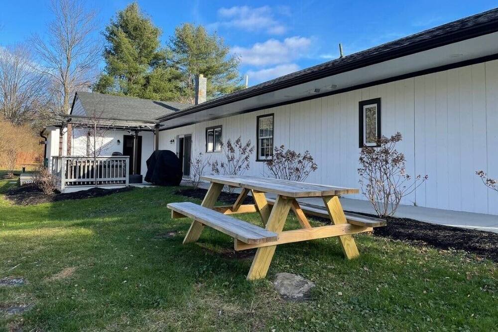 Photo of Outdoor in Lexington