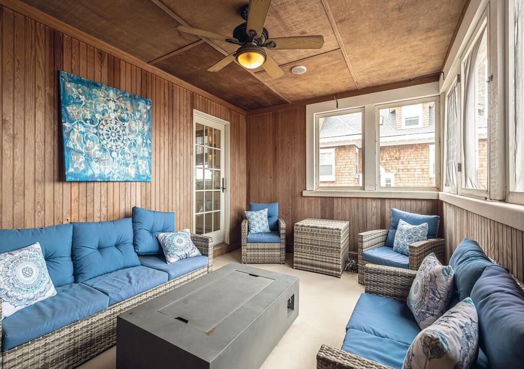 Photo of Livingroom in Admiral Estates