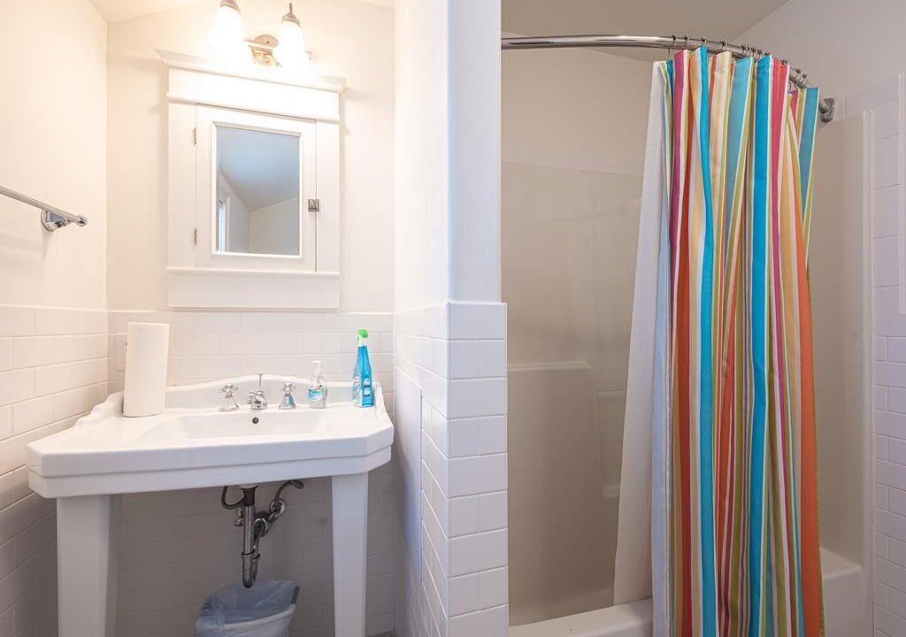 Photo of Bathroom in Admiral Estates