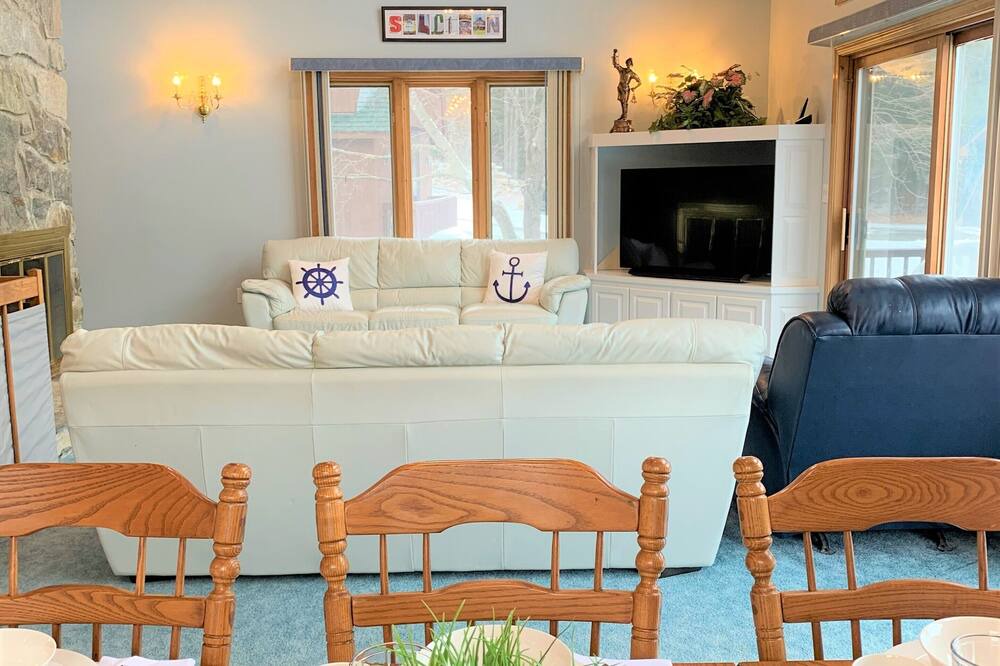 Photo of Livingroom in West Alton