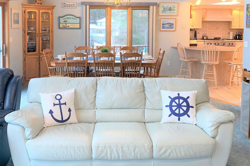 Photo of Livingroom in West Alton