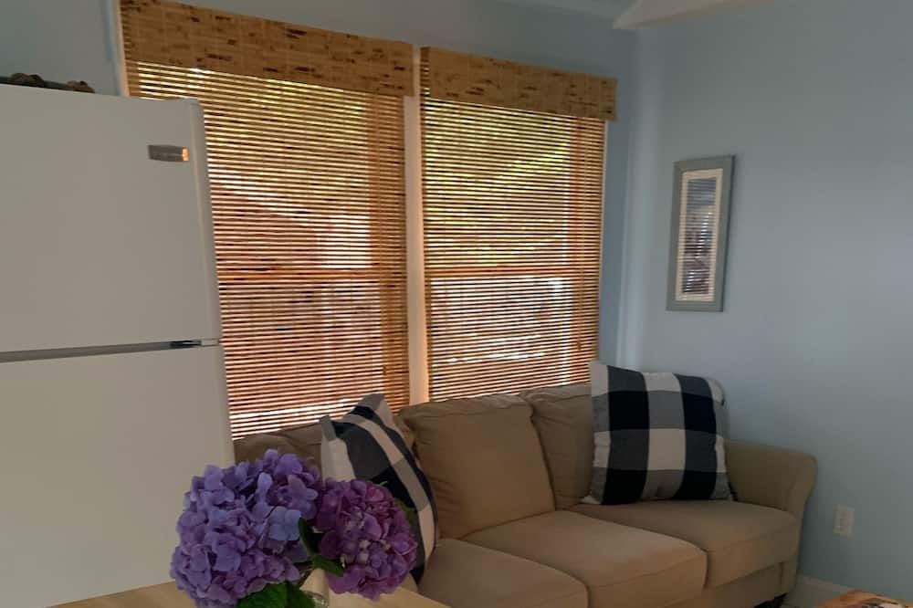 Photo of Livingroom in Baiting Hollow