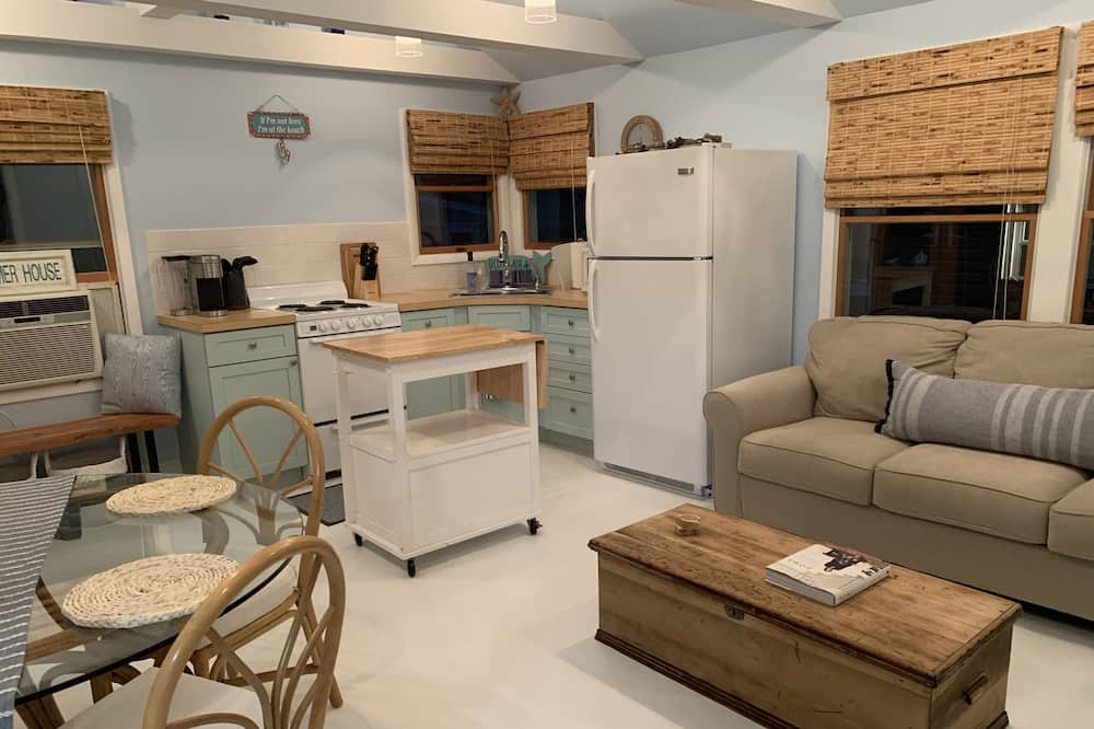 Photo of Livingroom in Baiting Hollow