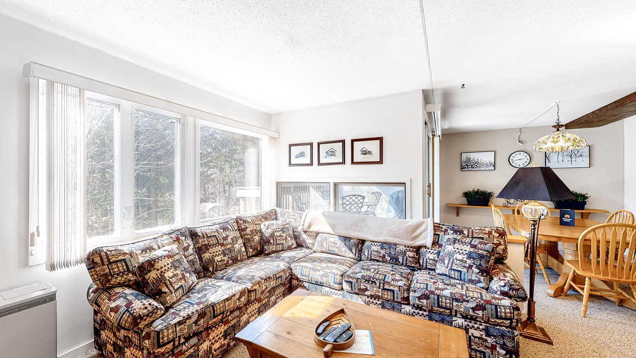 Photo of Livingroom in Warren