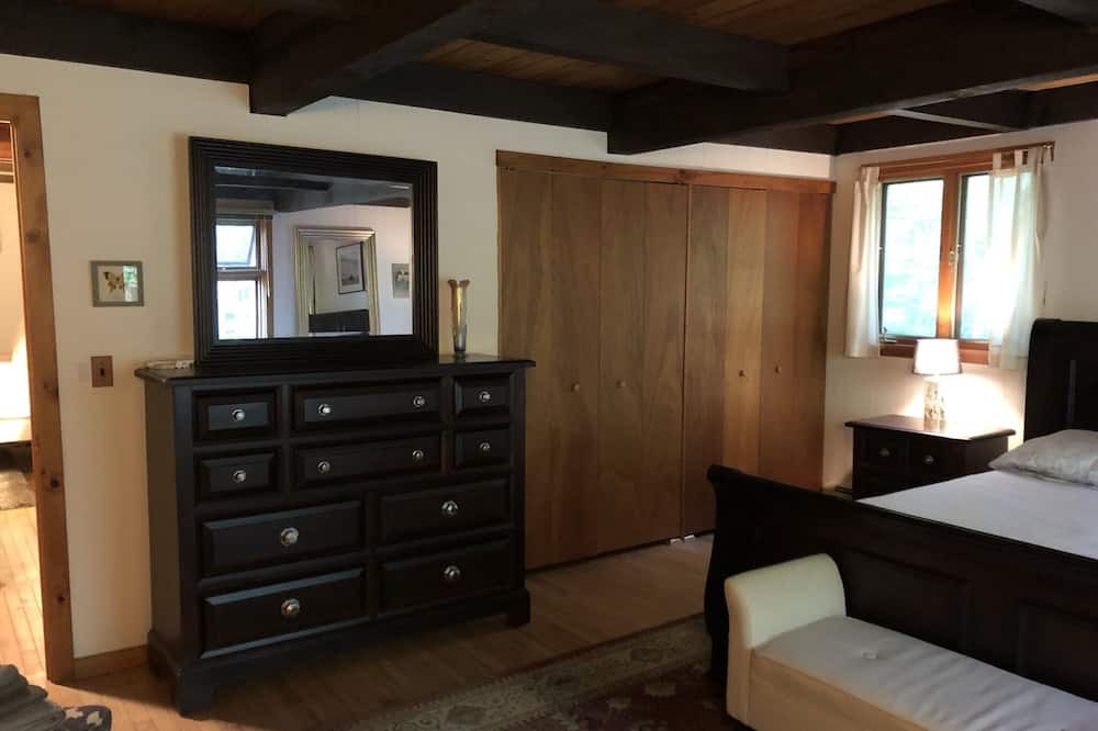 Photo of Bedroom in Lake George