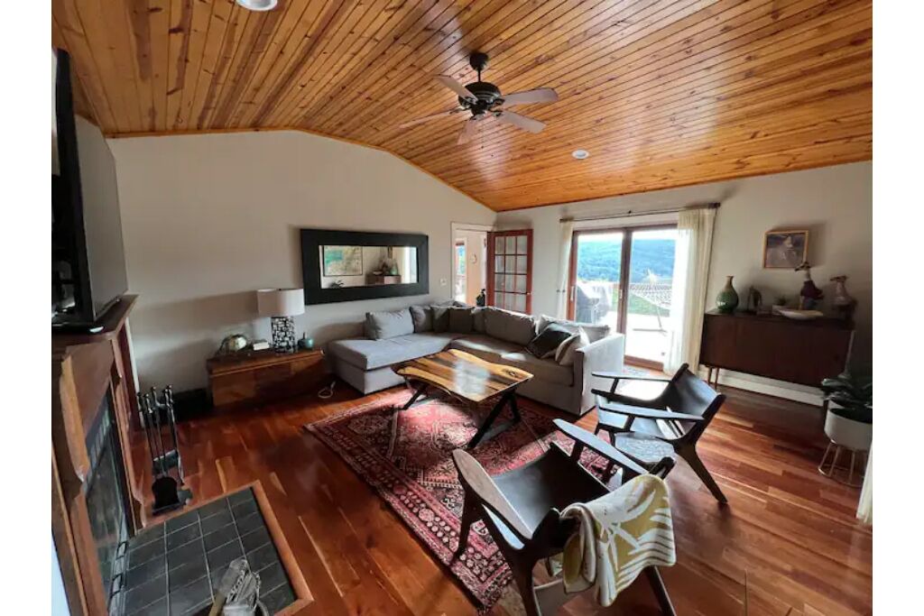 Photo of Livingroom in Lost River
