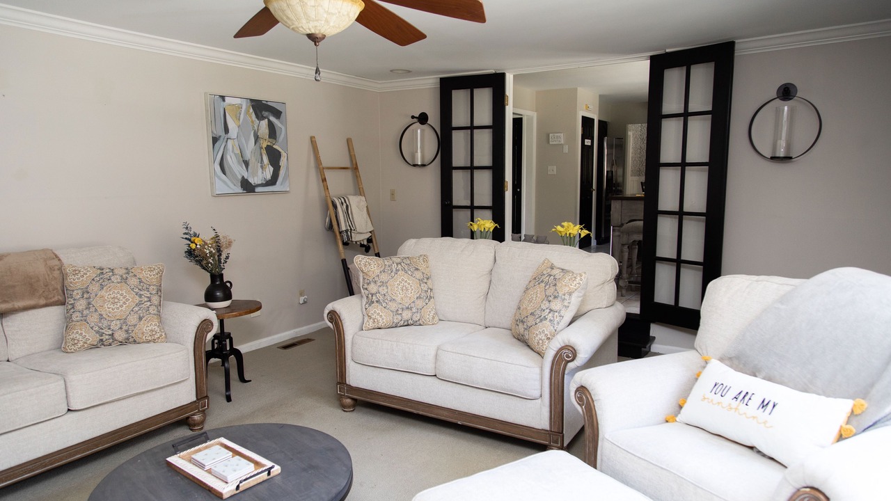 Photo of Livingroom in Saratoga Springs