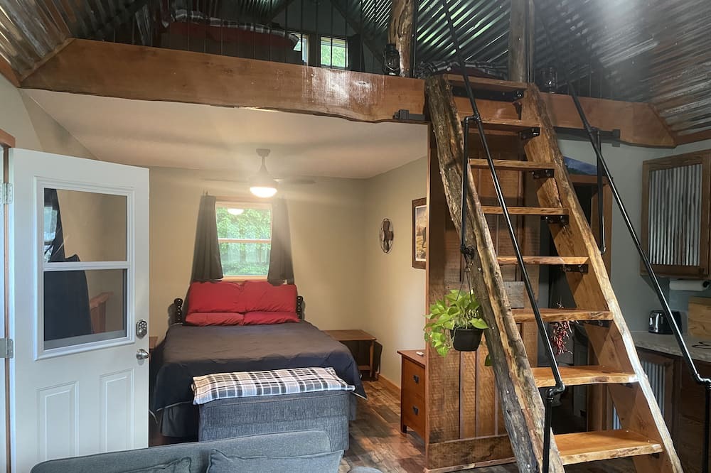 Photo of Bedroom in Elkins