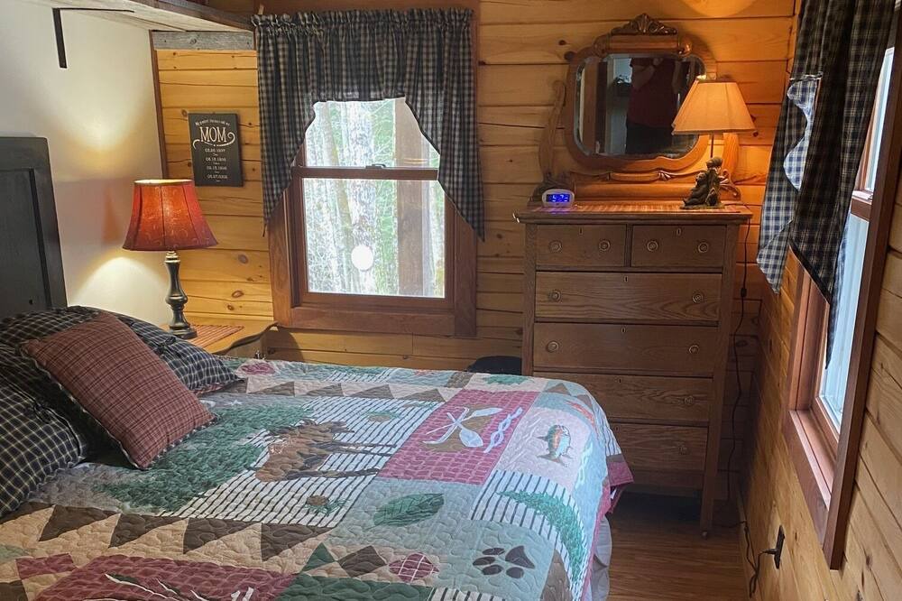 Photo of Bedroom in Ellsworth