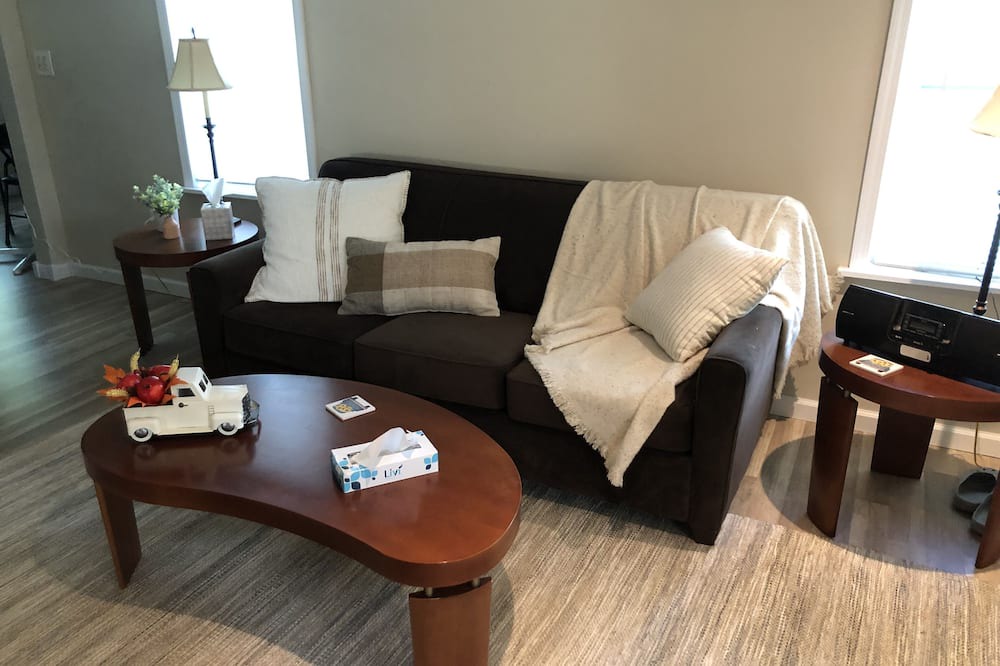 Photo of Livingroom in Lakewood
