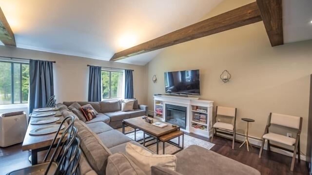 Photo of Livingroom in Monroe Bridge