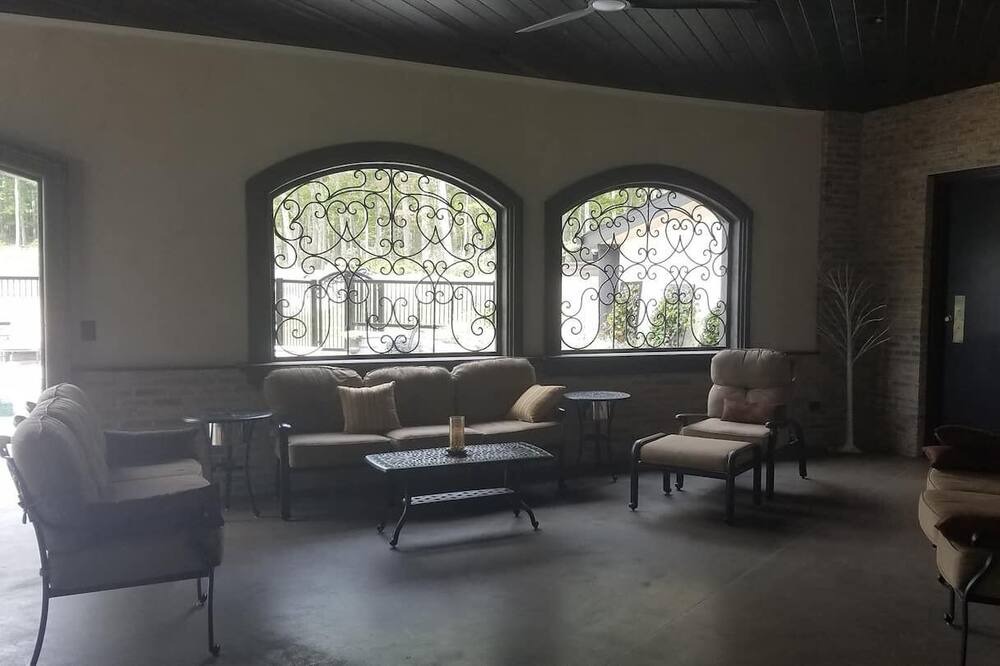 Photo of Livingroom in Blacksburg