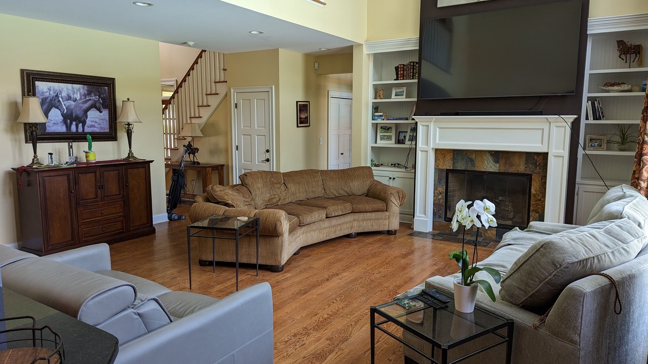 Photo of Livingroom in Saratoga Springs