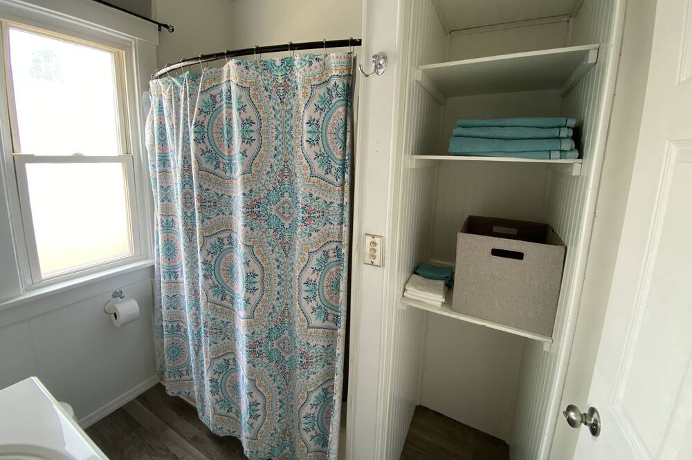 Photo of Bathroom in Glen Dale