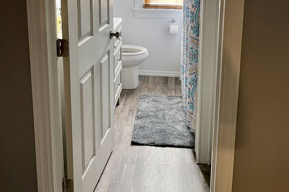Photo of Bathroom in Glen Dale